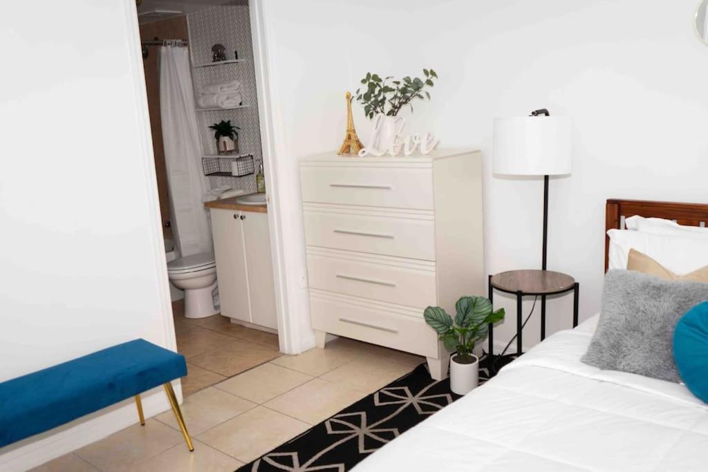 Newly Renovated 5 Min From Airport Apartamento *